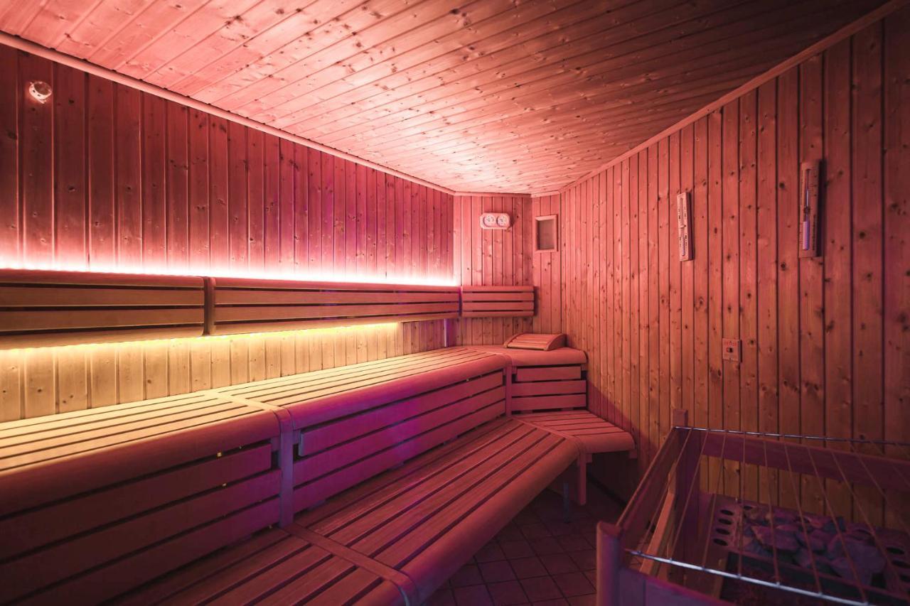Majestic - Unique Spa Resort Bruneck Exteriör bild